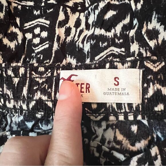 3 for $30! Hollister asymmetric black & white patterned skirt - Picture 6 of 10